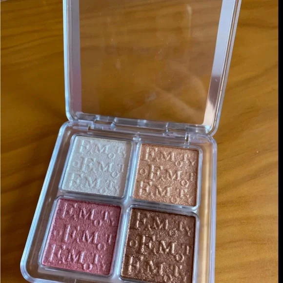 NEW Famoty Shimmer Eyeshadow Quad Palette | Backstage bloom #2 - Picture 3 of 4